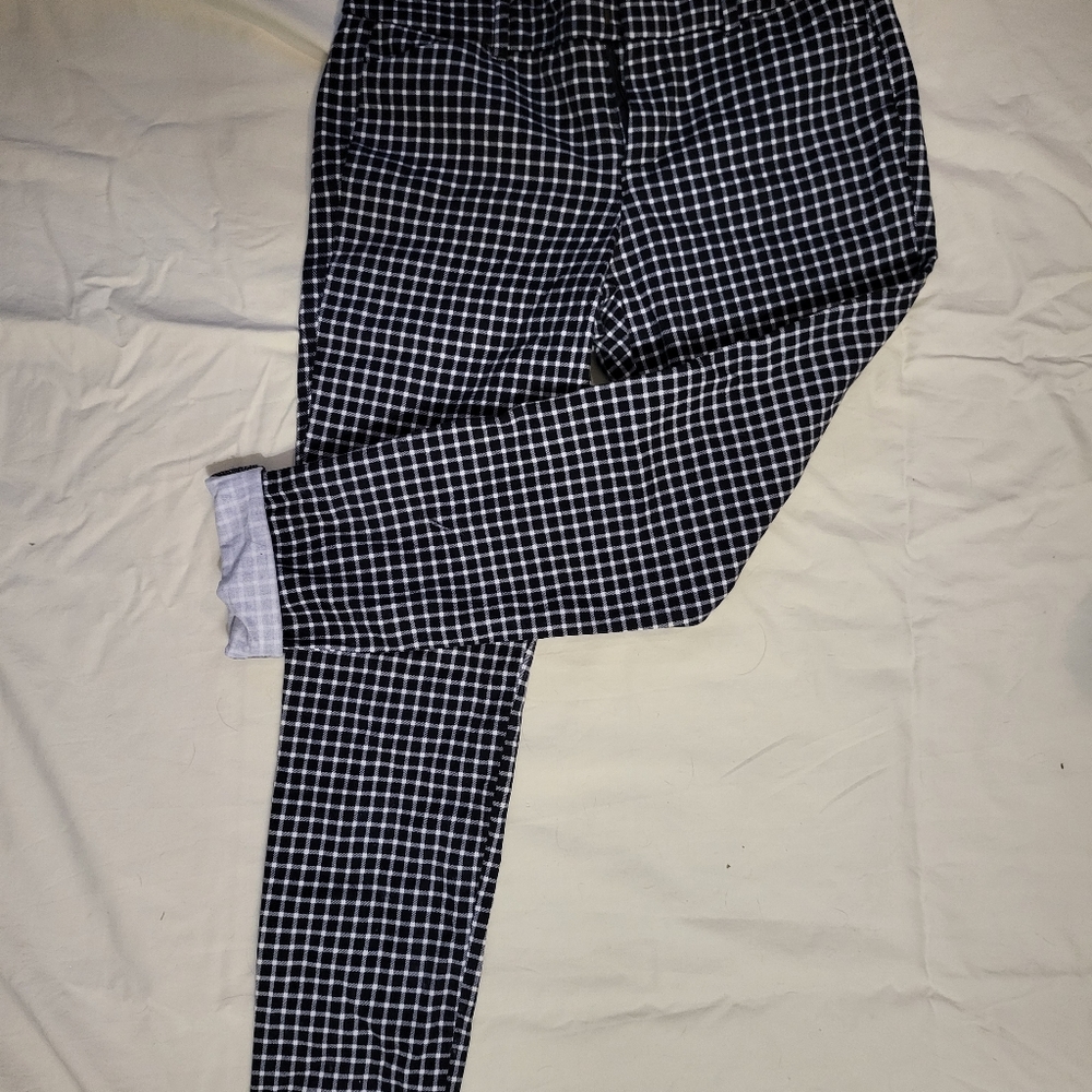 Old Navy 'Pixie' ankle - like new!